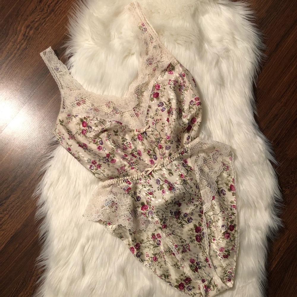 🌻SOLD🌻 Vintage floral pajama set